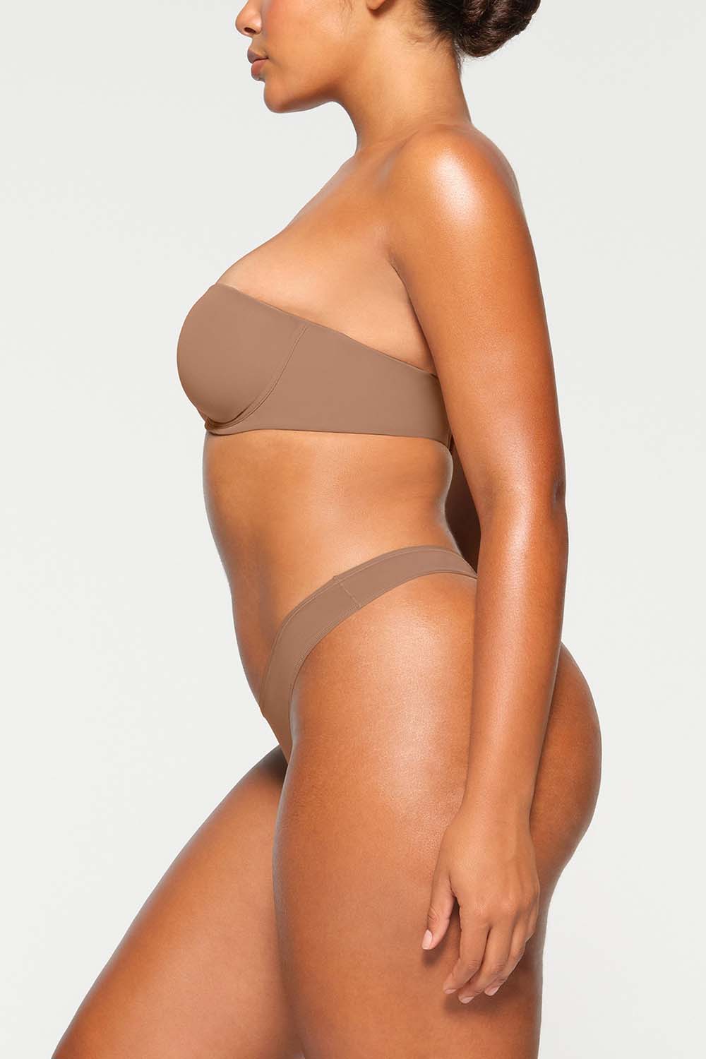 תמונת כל הלוק של STRAPLESS BRA